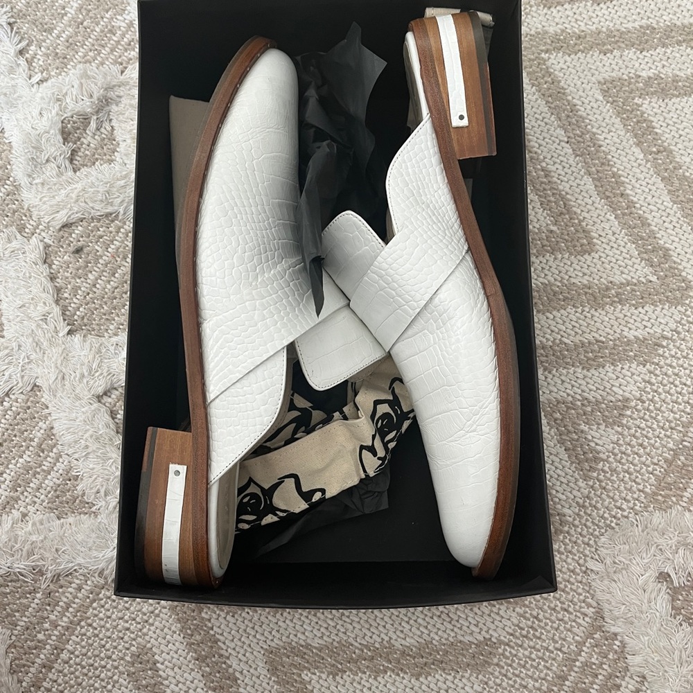 New in box Freda Salvador Keen